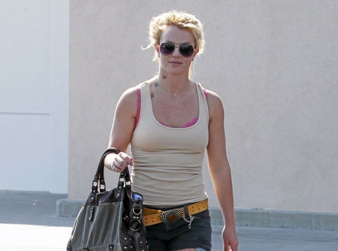 Pourquoi britney sous tutelle 