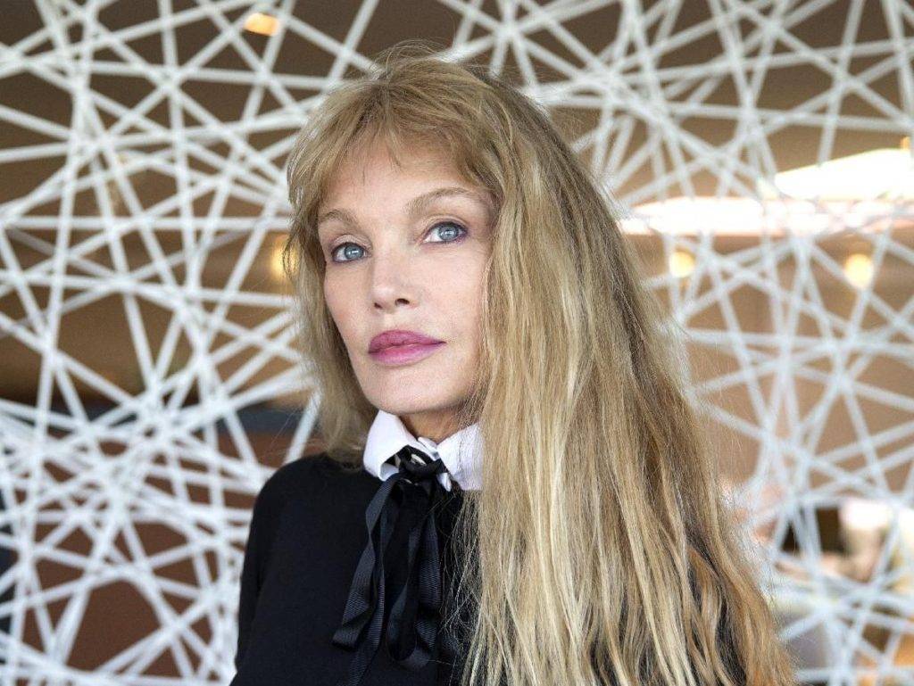 Quel âge a arielle dombasle