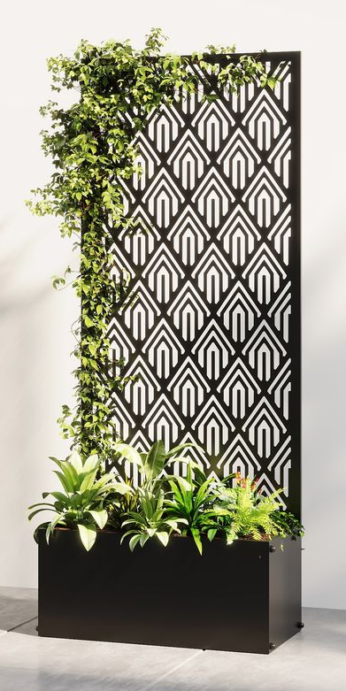 Treillis autoportant planté dans un grand bac avec du jasmin étoilé sur un balcon